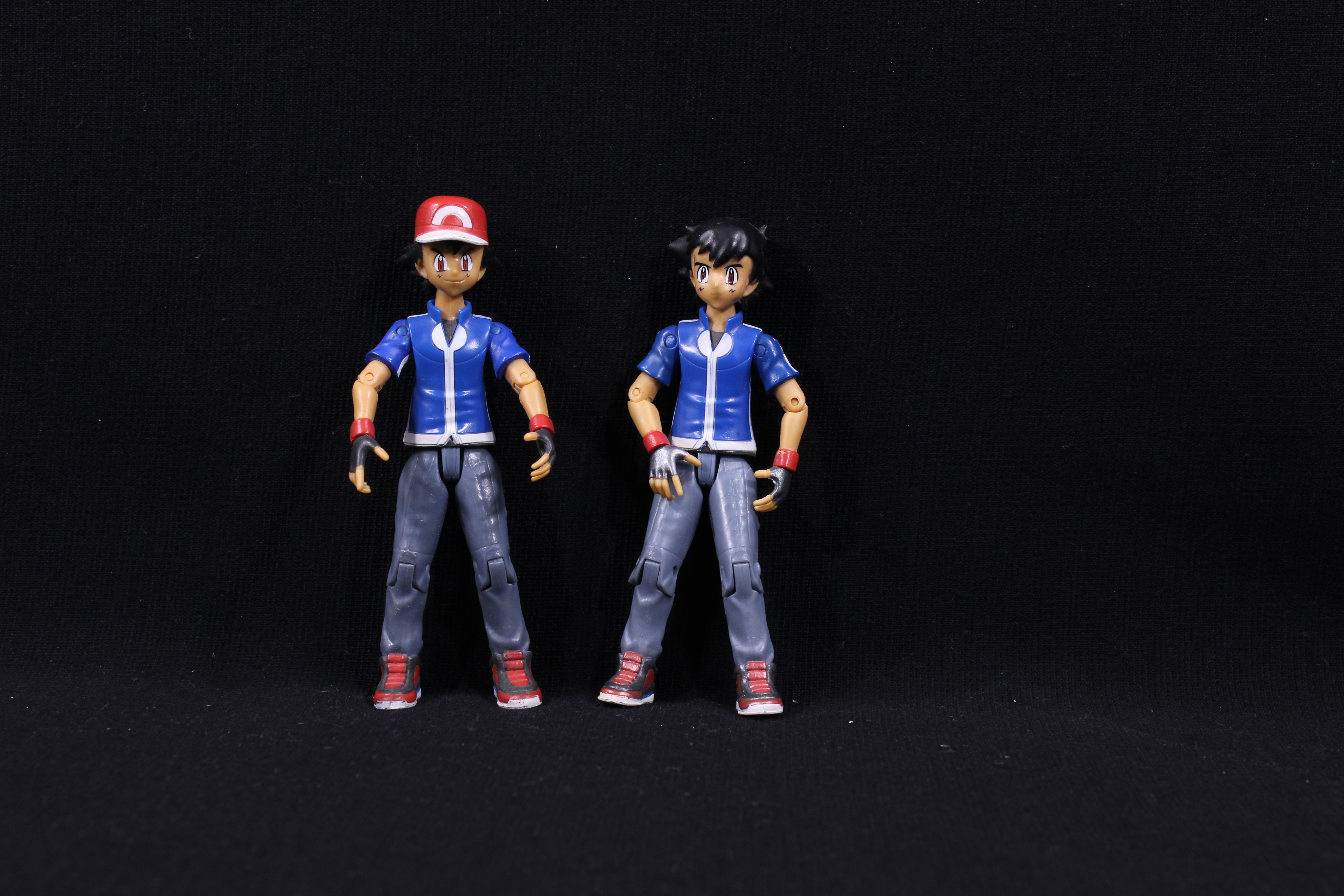 Voir photo 2 de Lot de 2 figurines articulées "Sacha" - Pokémon TOMY Lot de 2 figurines articulées "Sacha" - Pokémon TOMY Bon état - Vue 2 -